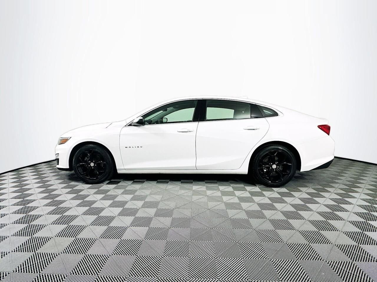 2023 Chevrolet Malibu 1LT - Photo 14