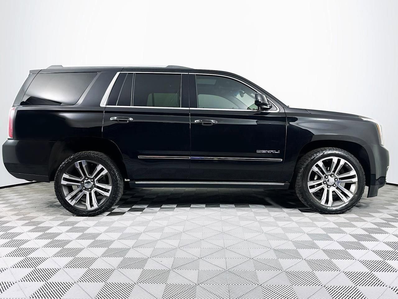2019 GMC Yukon Denali - Photo 29