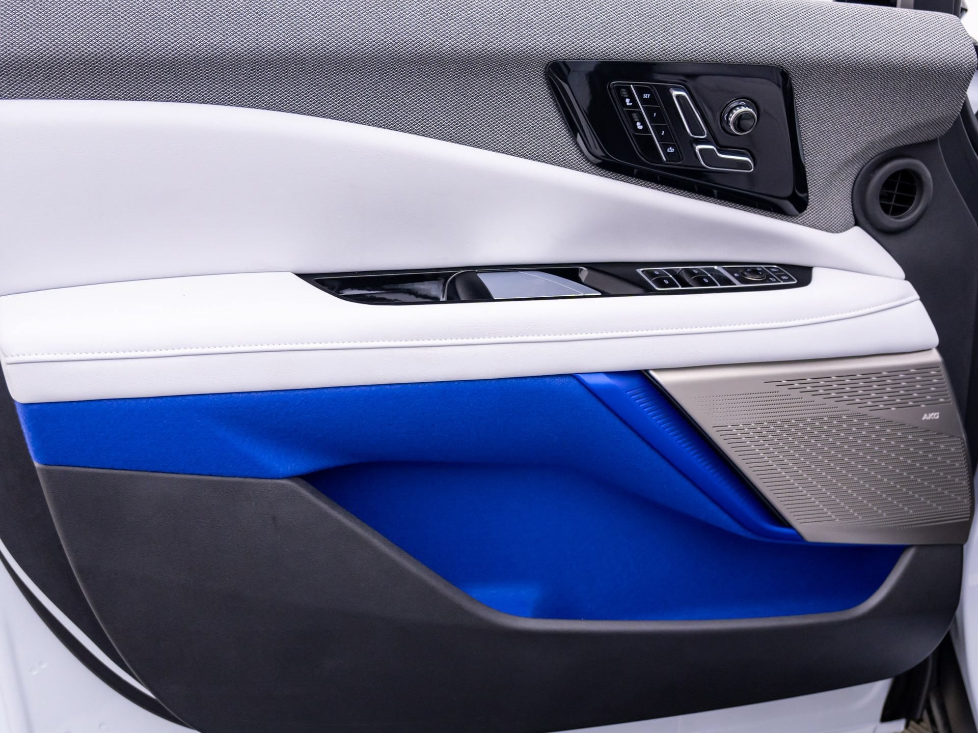 2027 Cadillac OPTIQ Sport - Photo 12