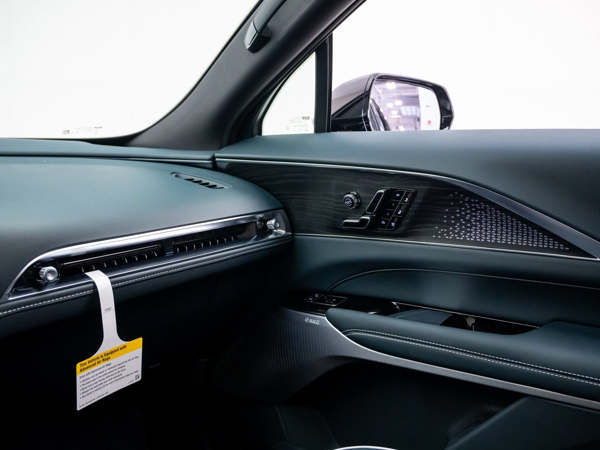 2026 Cadillac LYRIQ Signature Sport - Photo 27