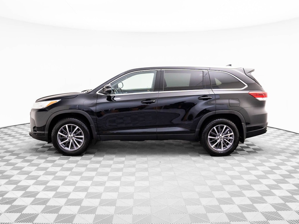 Used 2019 Toyota Highlander SE