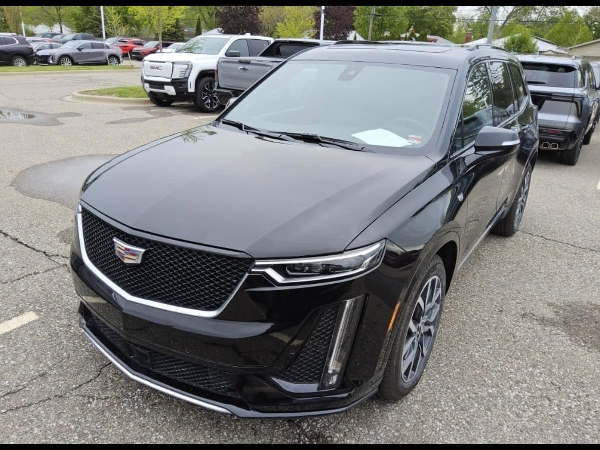 2025 Cadillac XT6's photo