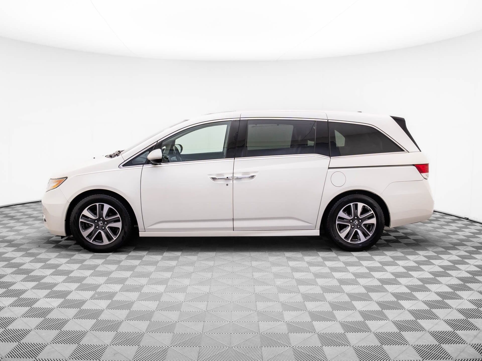 2014 Honda Odyssey Touring Elite photo 3
