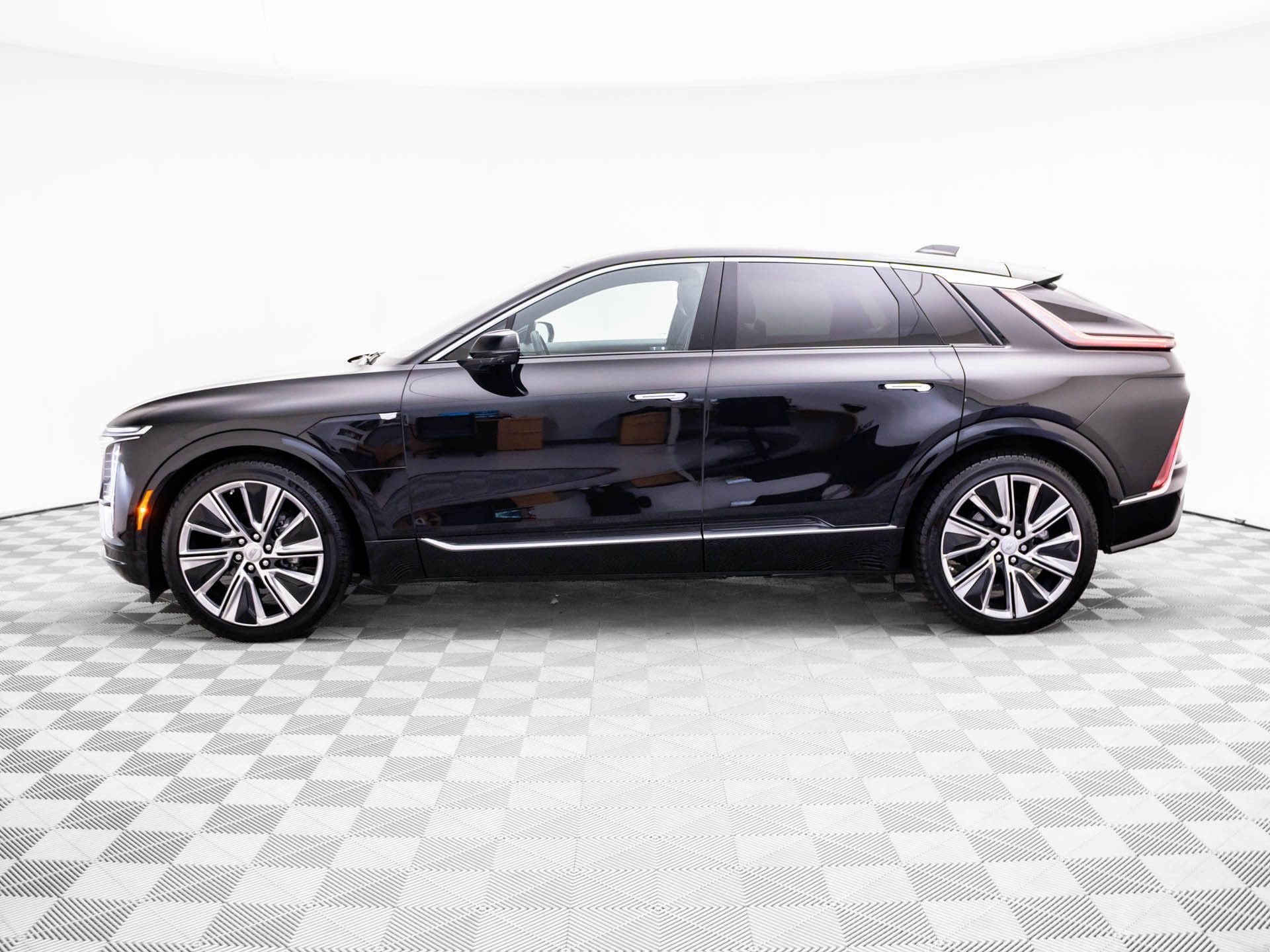 Certified 2025 Cadillac LYRIQ Luxury 3 with VIN 1GYKPTRL4SZ300927 for sale in Barrington, IL