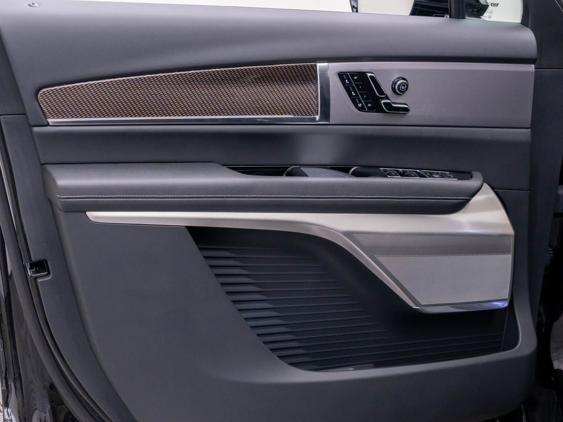 2026 Cadillac VISTIQ Sport - Photo 15