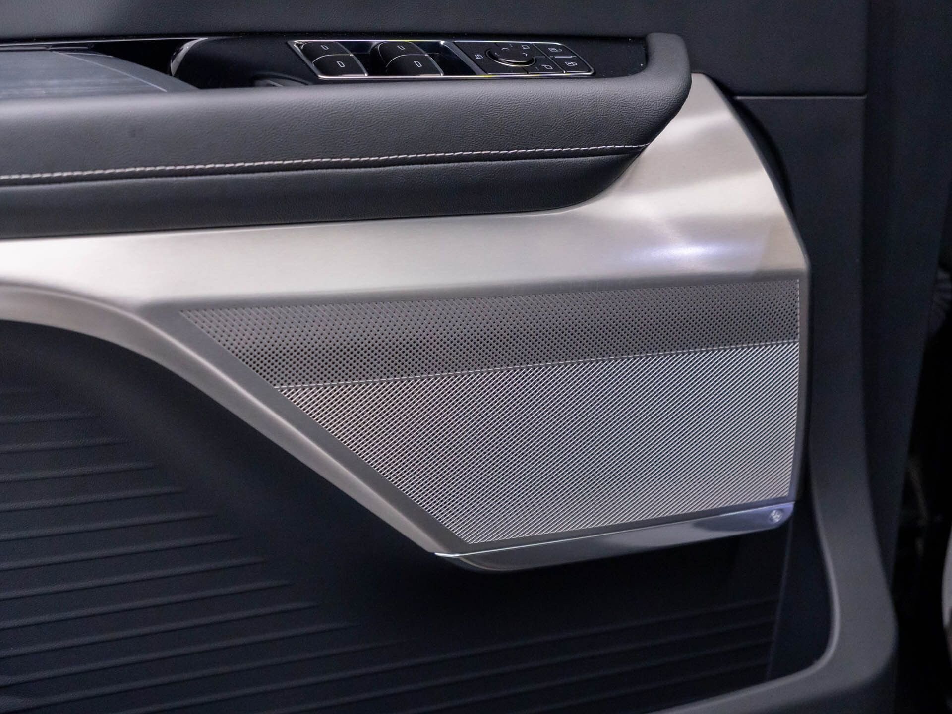 2026 Cadillac VISTIQ Sport - Photo 17