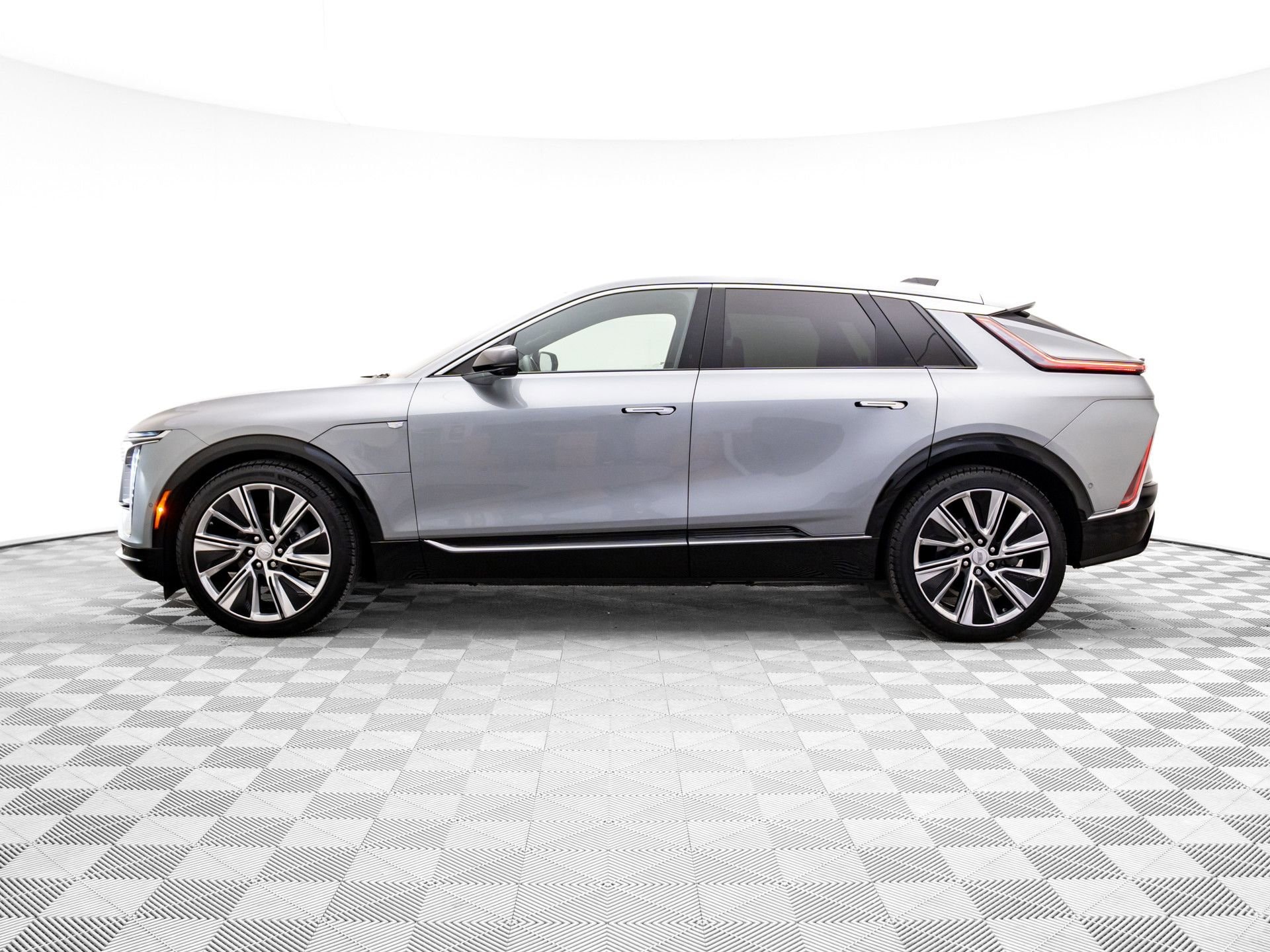 Certified 2024 Cadillac LYRIQ Luxury 3 with VIN 1GYKPSRL7RZ141194 for sale in Barrington, IL