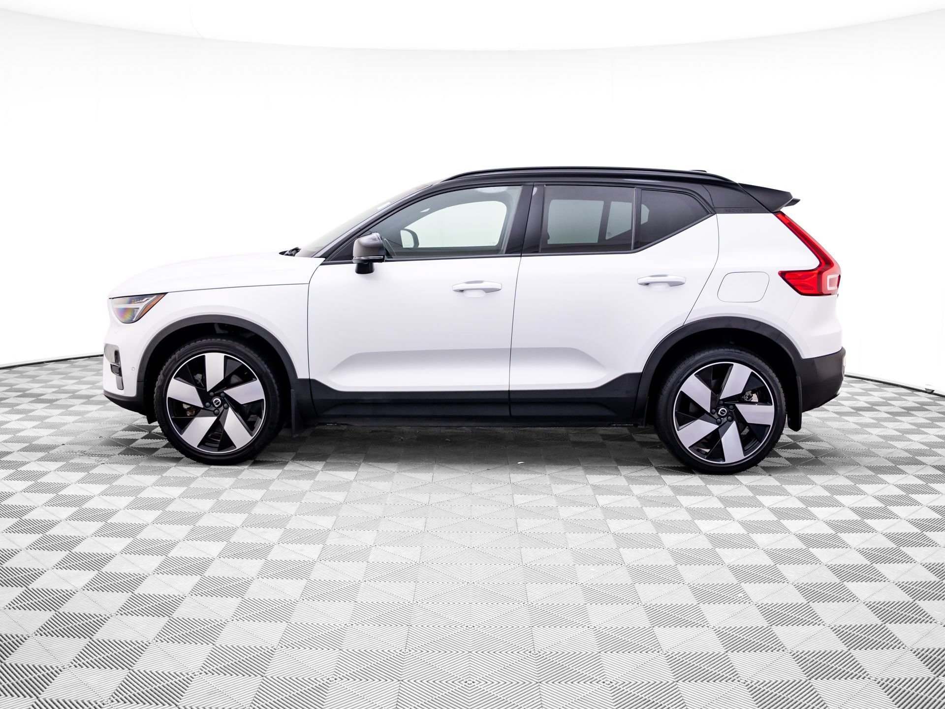 Used 2023 Volvo XC40 Ultimate with VIN YV4ED3UM6P2031029 for sale in Barrington, IL