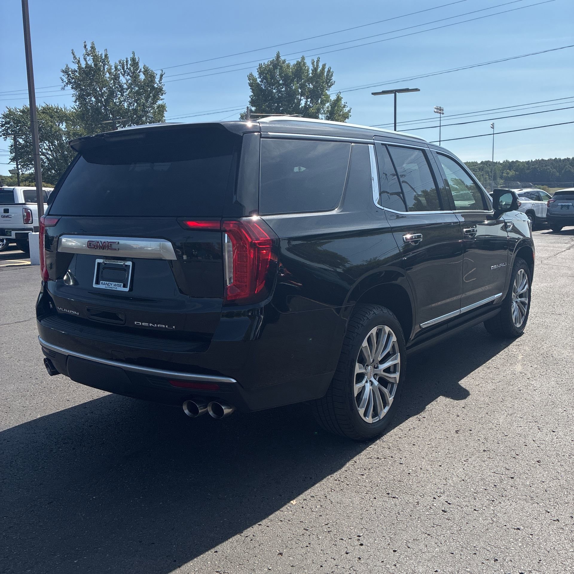 2024 Gmc Yukon Denali photo 2