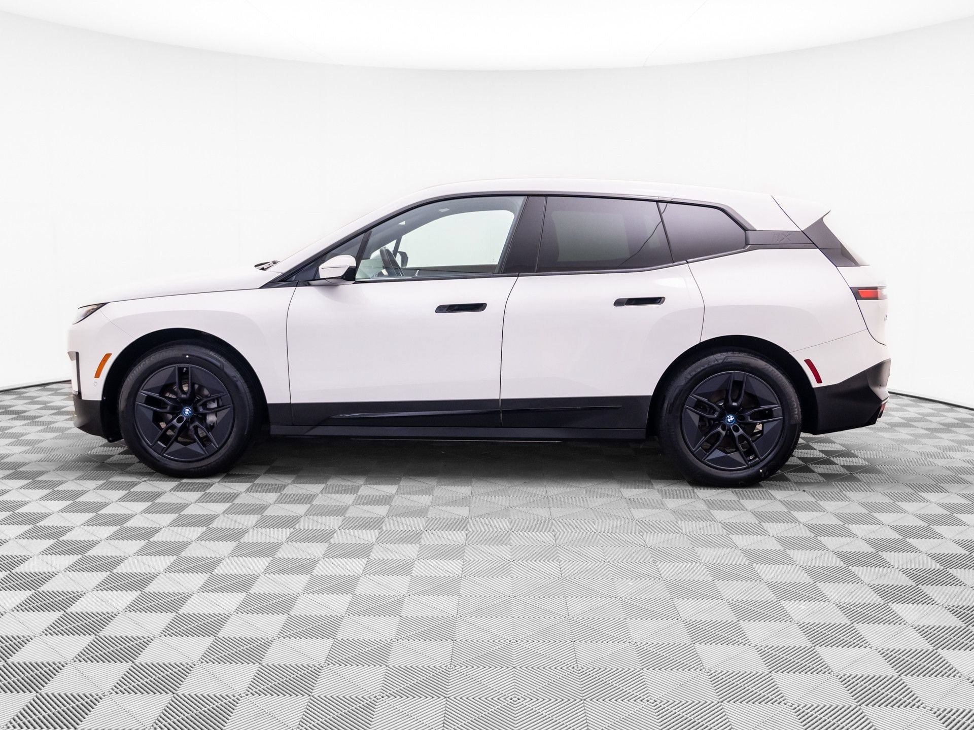 Used 2024 BMW iX Base with VIN WB523CF00RCP08393 for sale in Barrington, IL