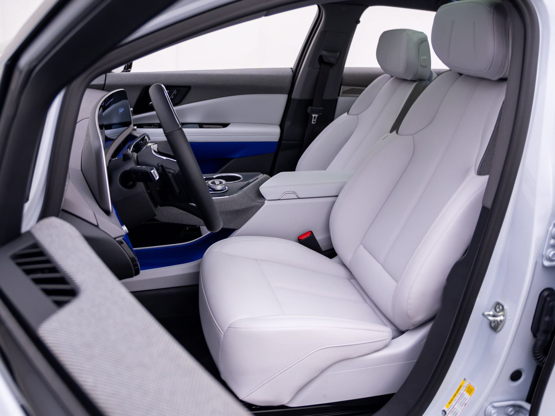 2027 Cadillac OPTIQ Sport - Photo 16