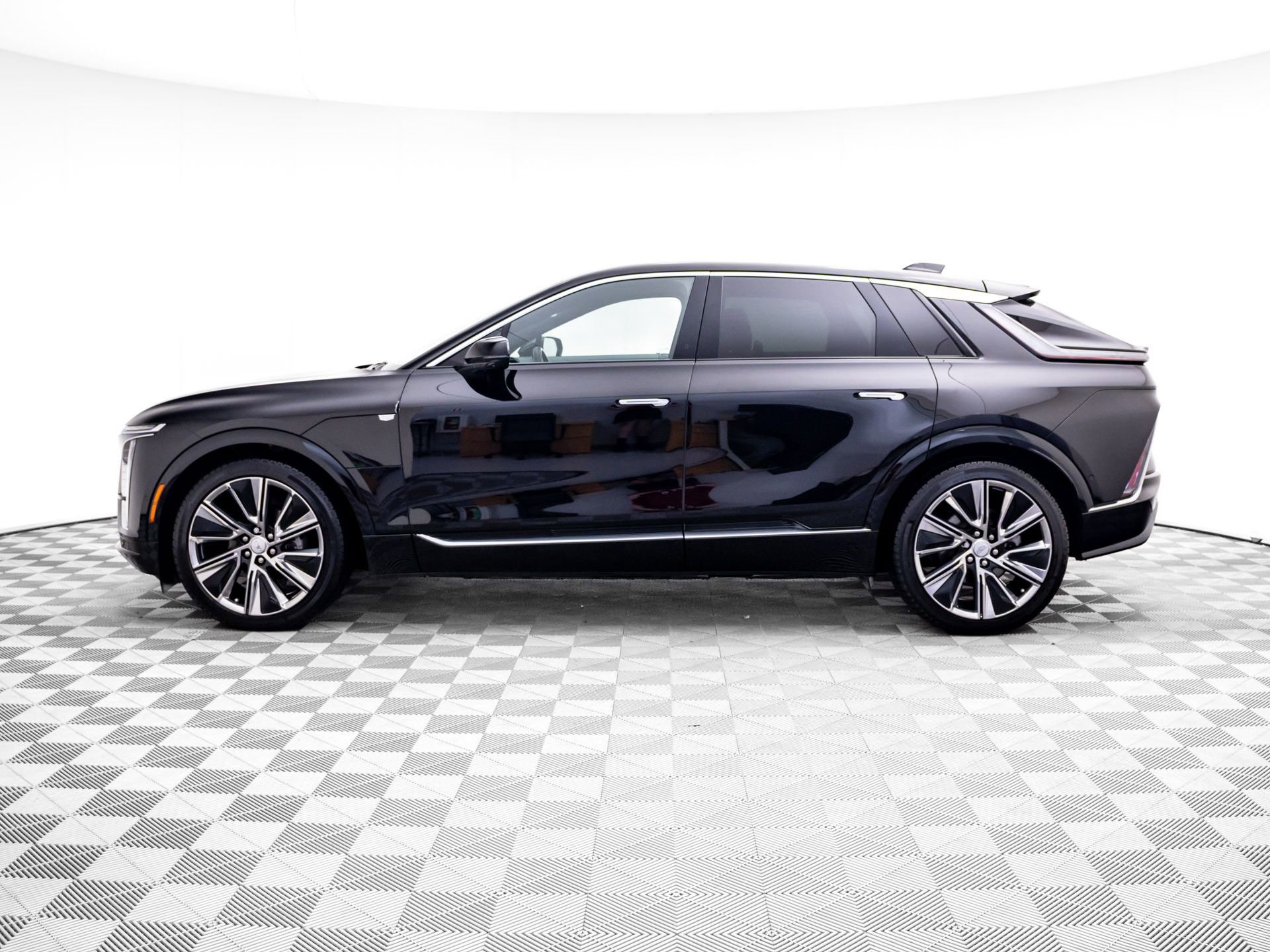 Certified 2025 Cadillac LYRIQ Luxury 3 with VIN 1GYKPTRL9SZ318033 for sale in Barrington, IL