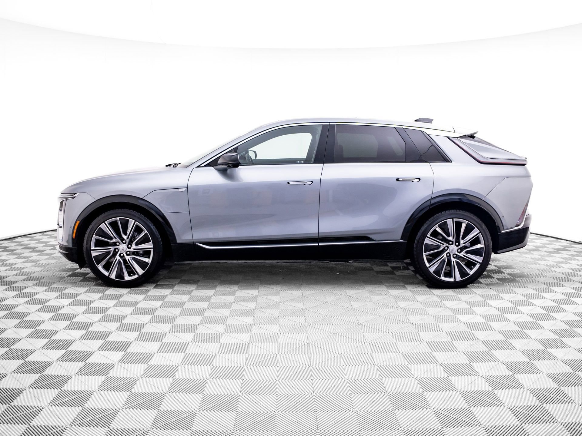 Used 2024 Cadillac LYRIQ Luxury 3 with VIN 1GYKPSRL9RZ137793 for sale in Barrington, IL