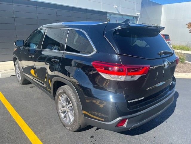 2019 Toyota Highlander SE photo 4