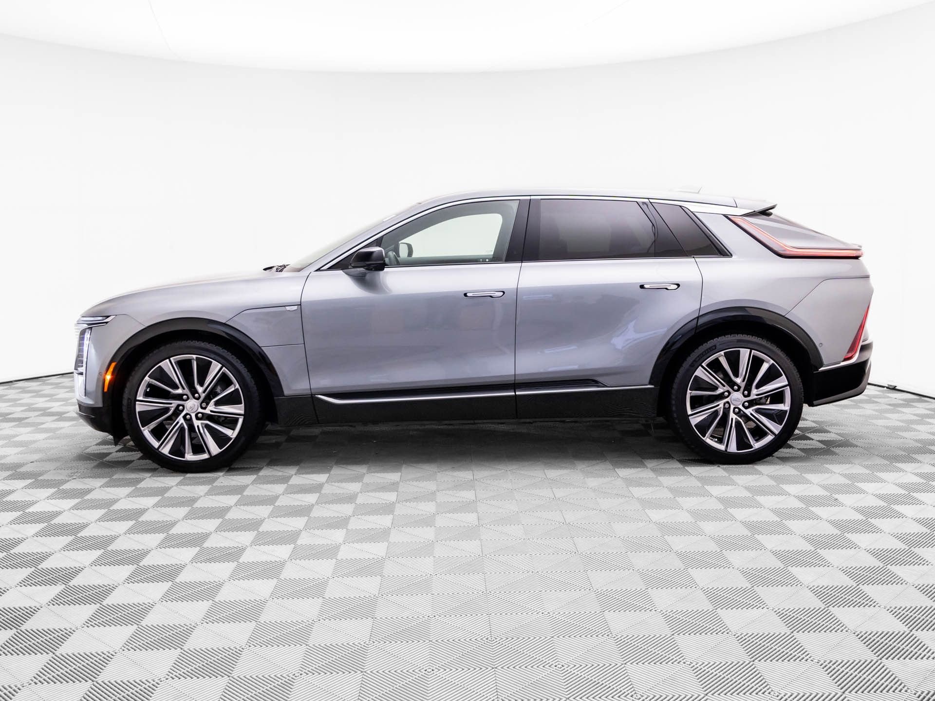 Certified 2024 Cadillac LYRIQ Luxury 3 with VIN 1GYKPSRL5RZ141145 for sale in Barrington, IL