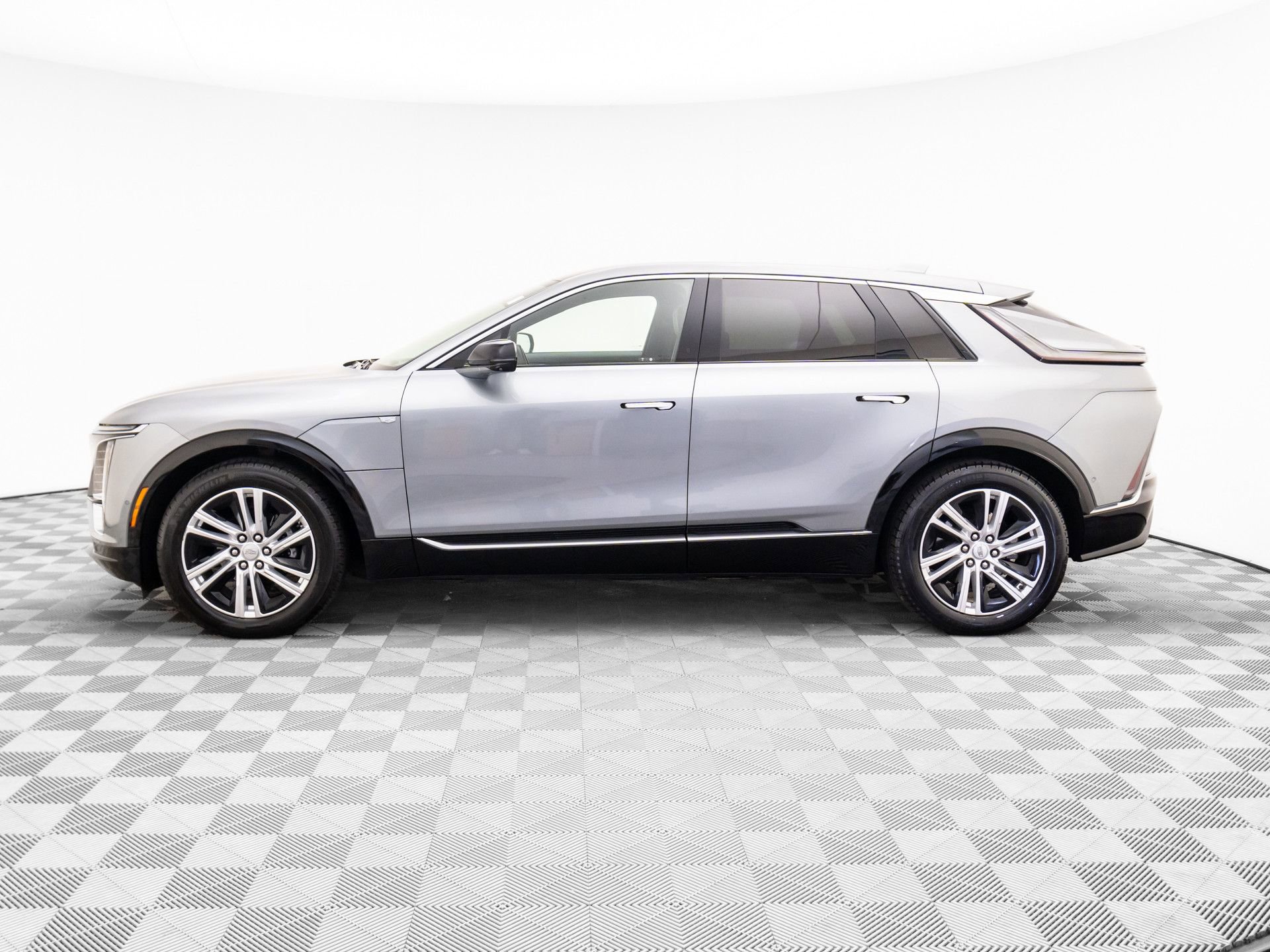 Certified 2024 Cadillac LYRIQ Tech with VIN 1GYKPMRL0RZ129450 for sale in Barrington, IL