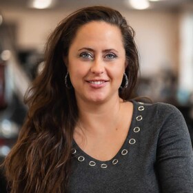 Staff member IZABELA OGLODZINSKA from ID_04c302cb87c3