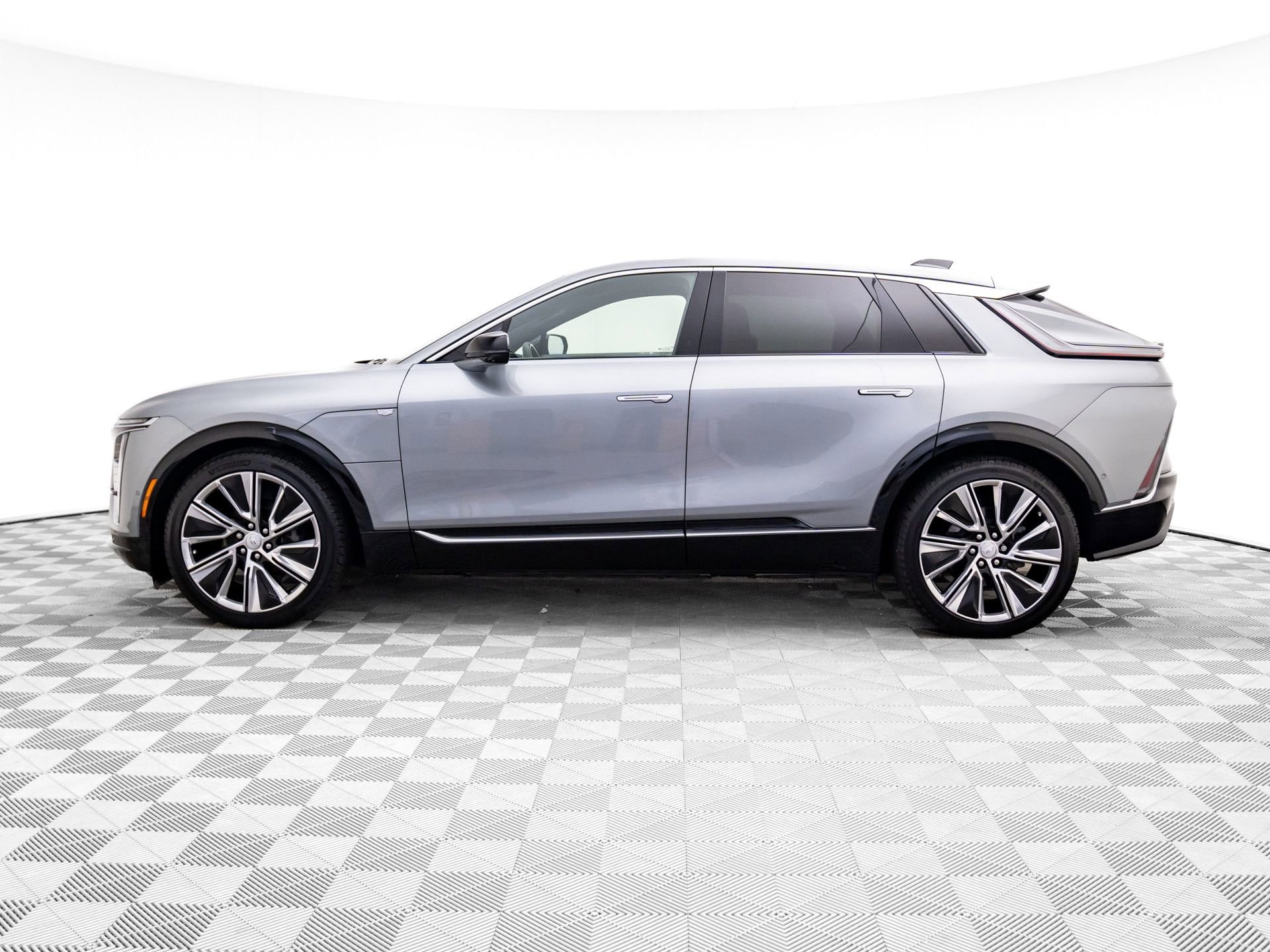 Certified 2024 Cadillac LYRIQ Luxury 3 with VIN 1GYKPSRL0RZ138346 for sale in Barrington, IL