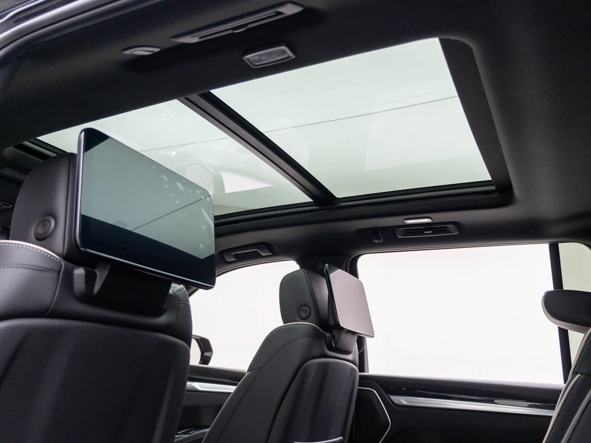 2026 Cadillac Escalade ESV Sport - Photo 17