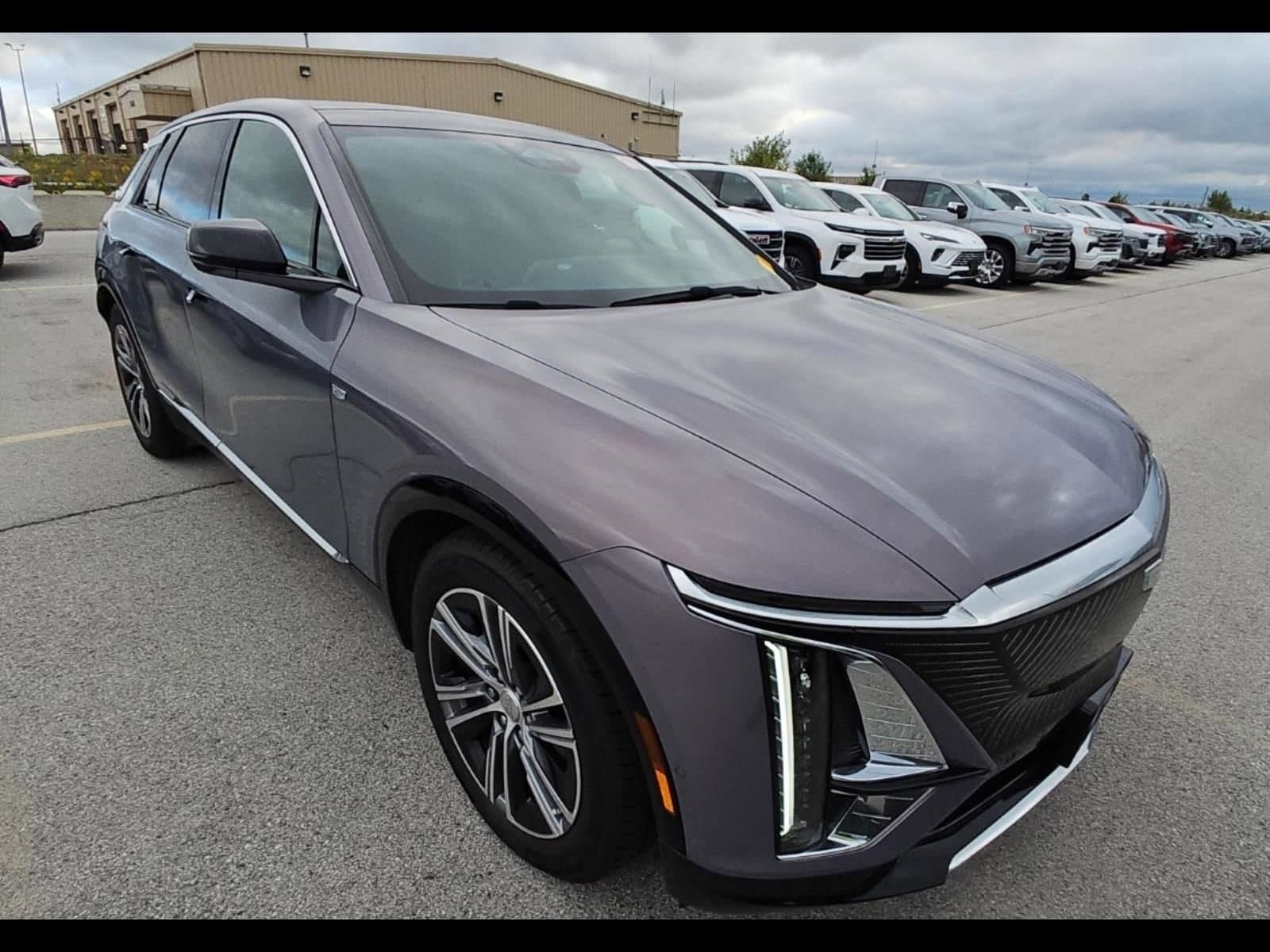 Used 2024 Cadillac LYRIQ Luxury 3 with VIN 1GYKPSRL2RZ125212 for sale in Barrington, IL