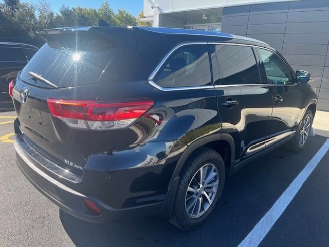 2019 Toyota Highlander SE photo 3