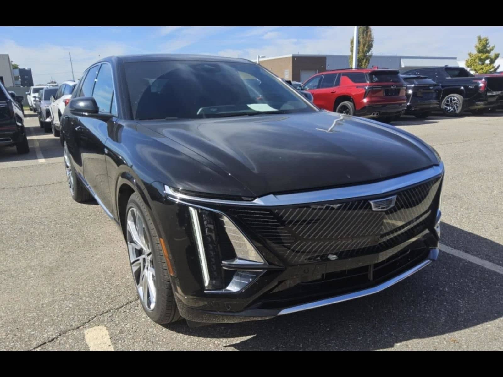 Used 2024 Cadillac LYRIQ Luxury 3 with VIN 1GYKPSRL7RZ138683 for sale in Barrington, IL