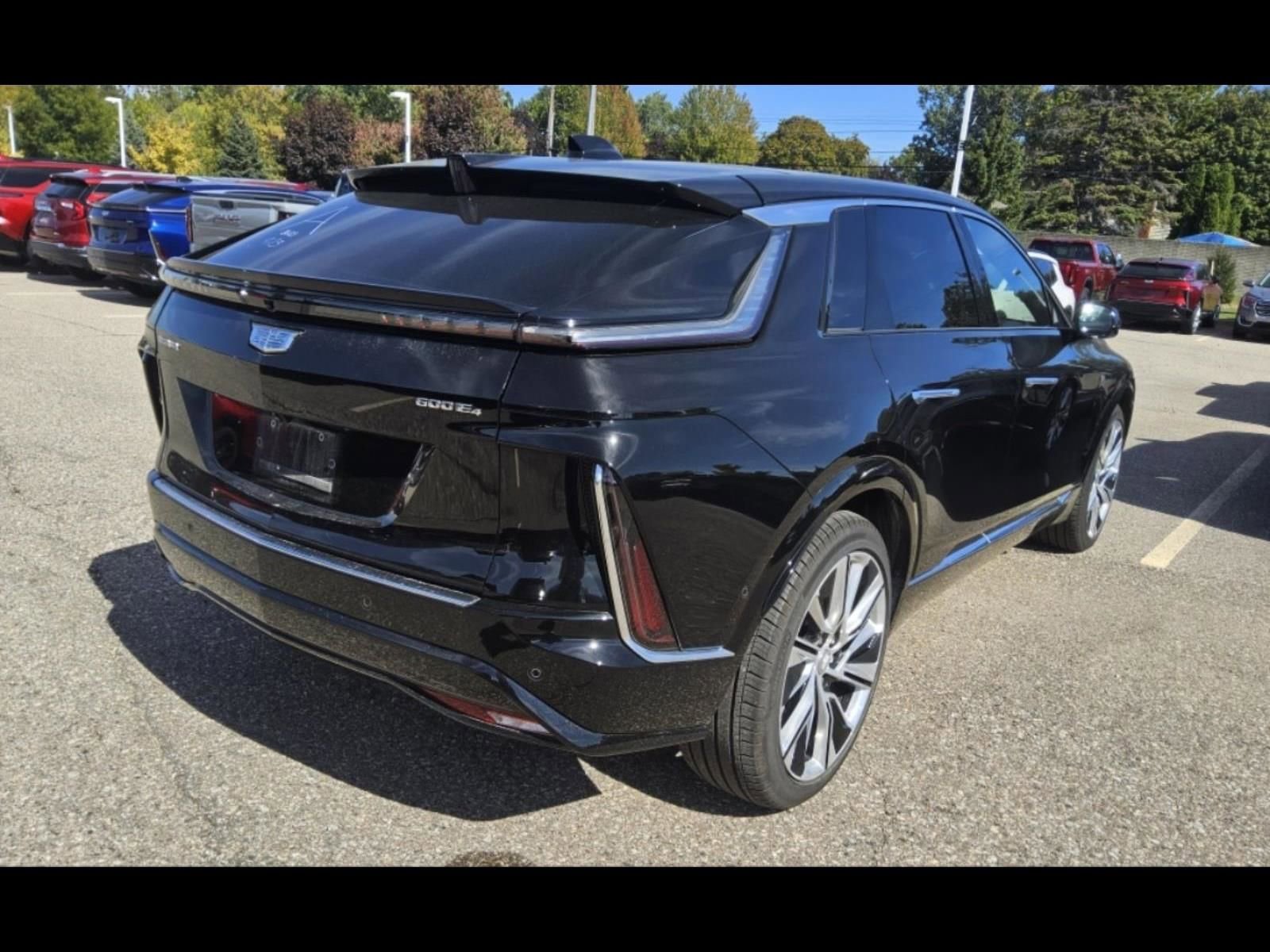 2024 Cadillac Lyriq Luxury photo 3