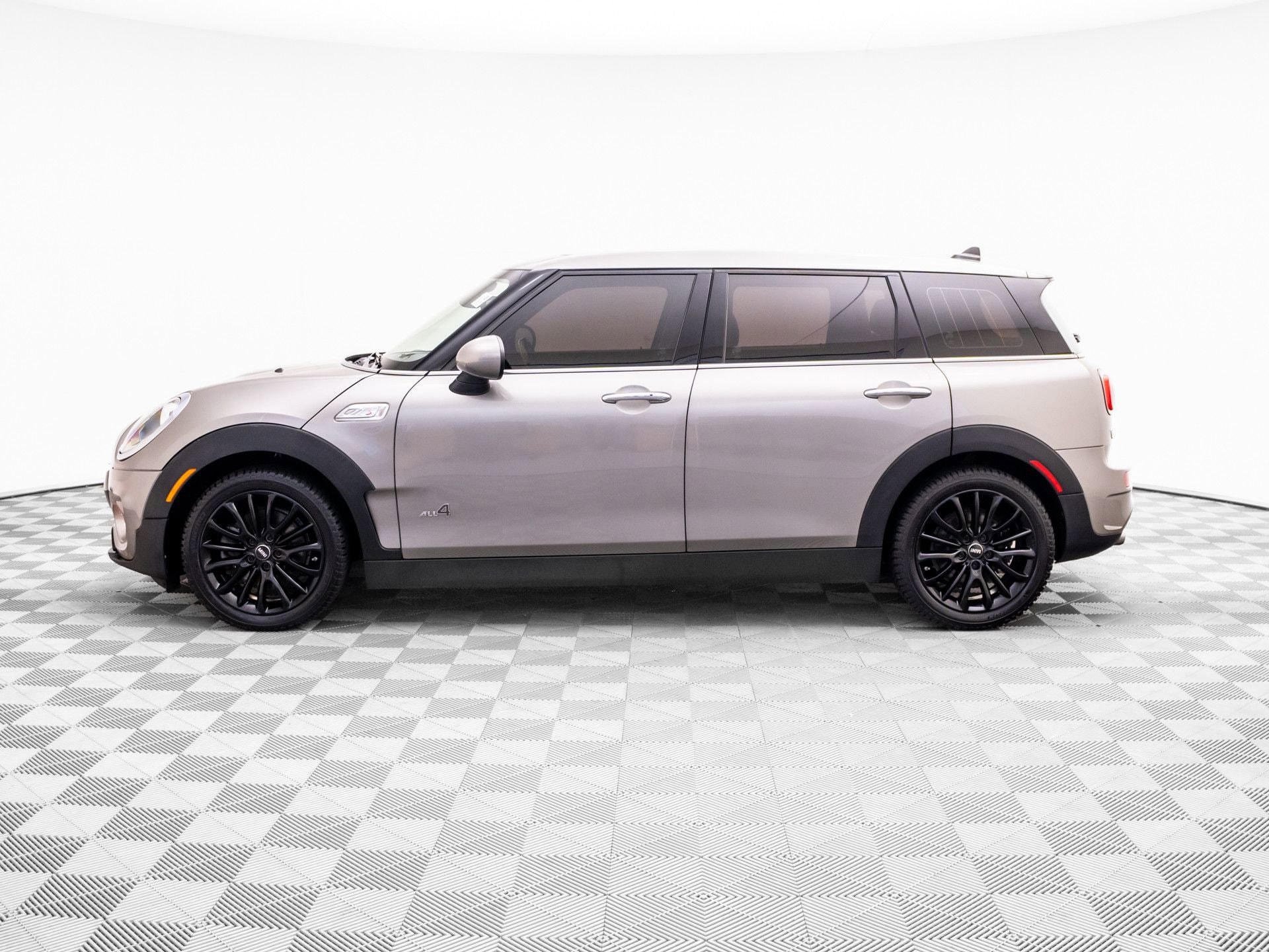 Used 2019 MINI Clubman S with VIN WMWLU5C55K2L10980 for sale in Barrington, IL