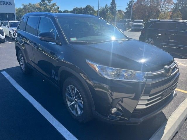 2019 Toyota Highlander SE photo 2