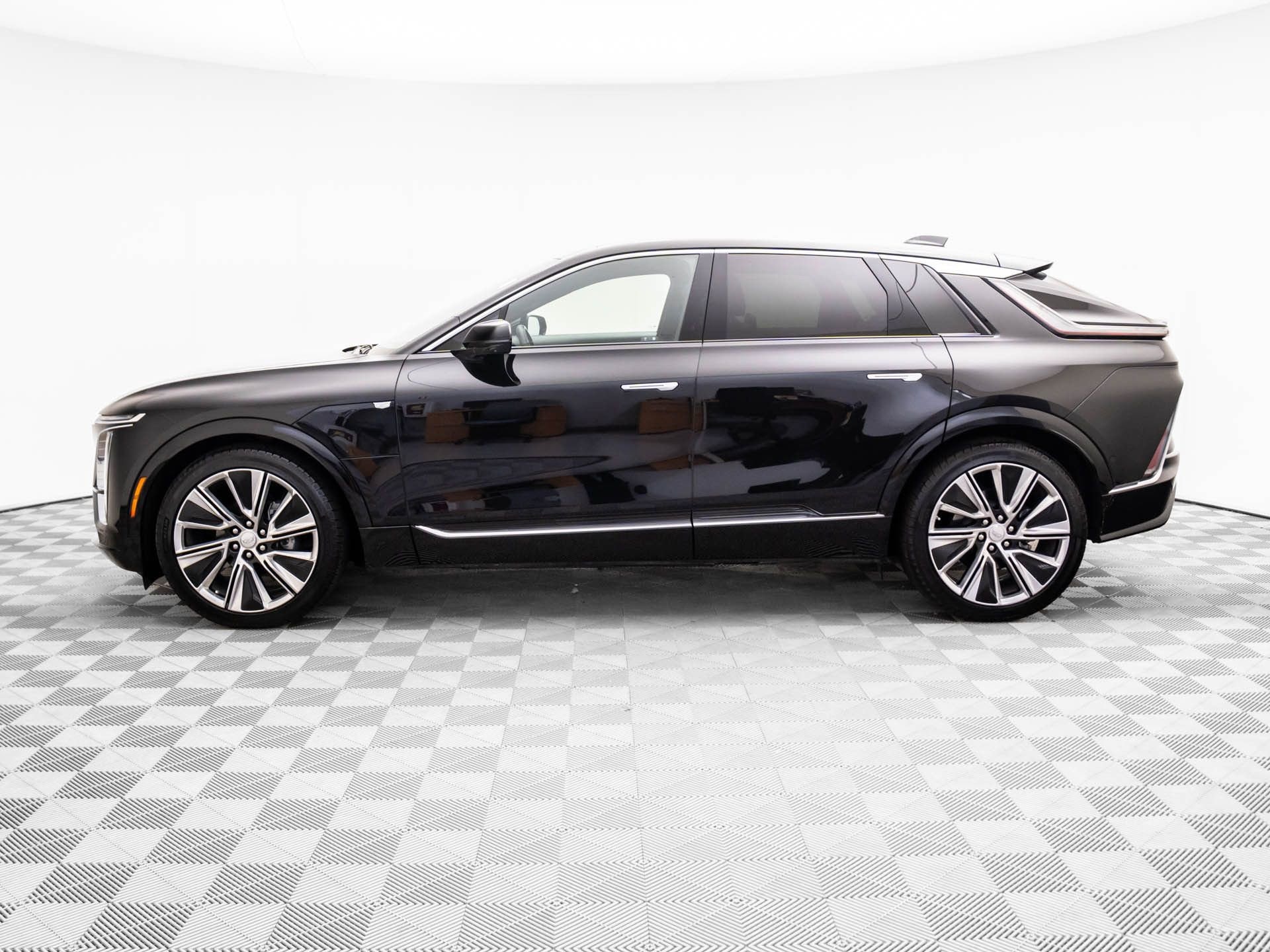 Certified 2025 Cadillac LYRIQ Luxury 3 with VIN 1GYKPTRL8SZ304477 for sale in Barrington, IL