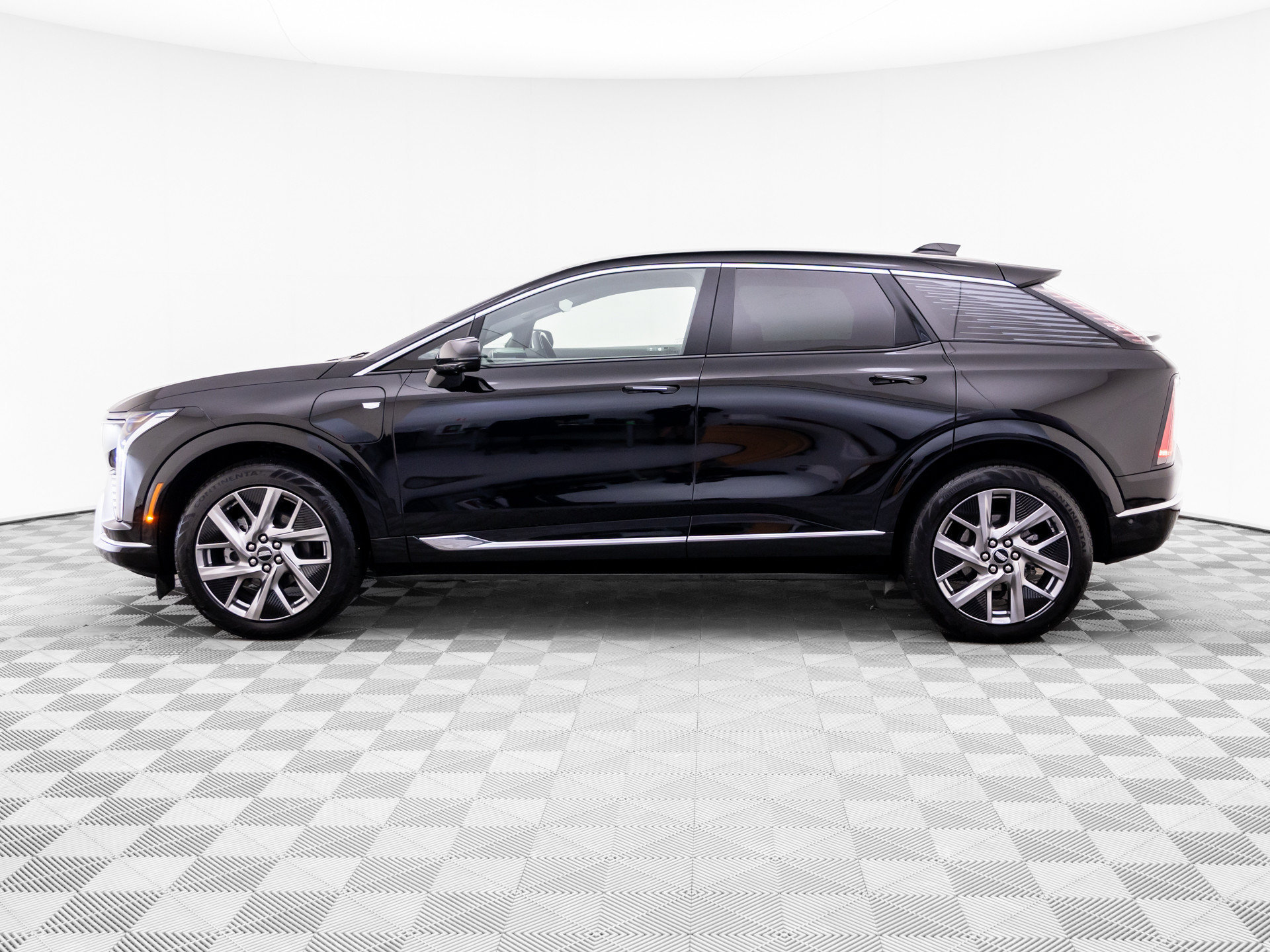 Used 2025 Cadillac OPTIQ Luxury 2 with VIN 3GYK3DMR5SS136212 for sale in Barrington, IL