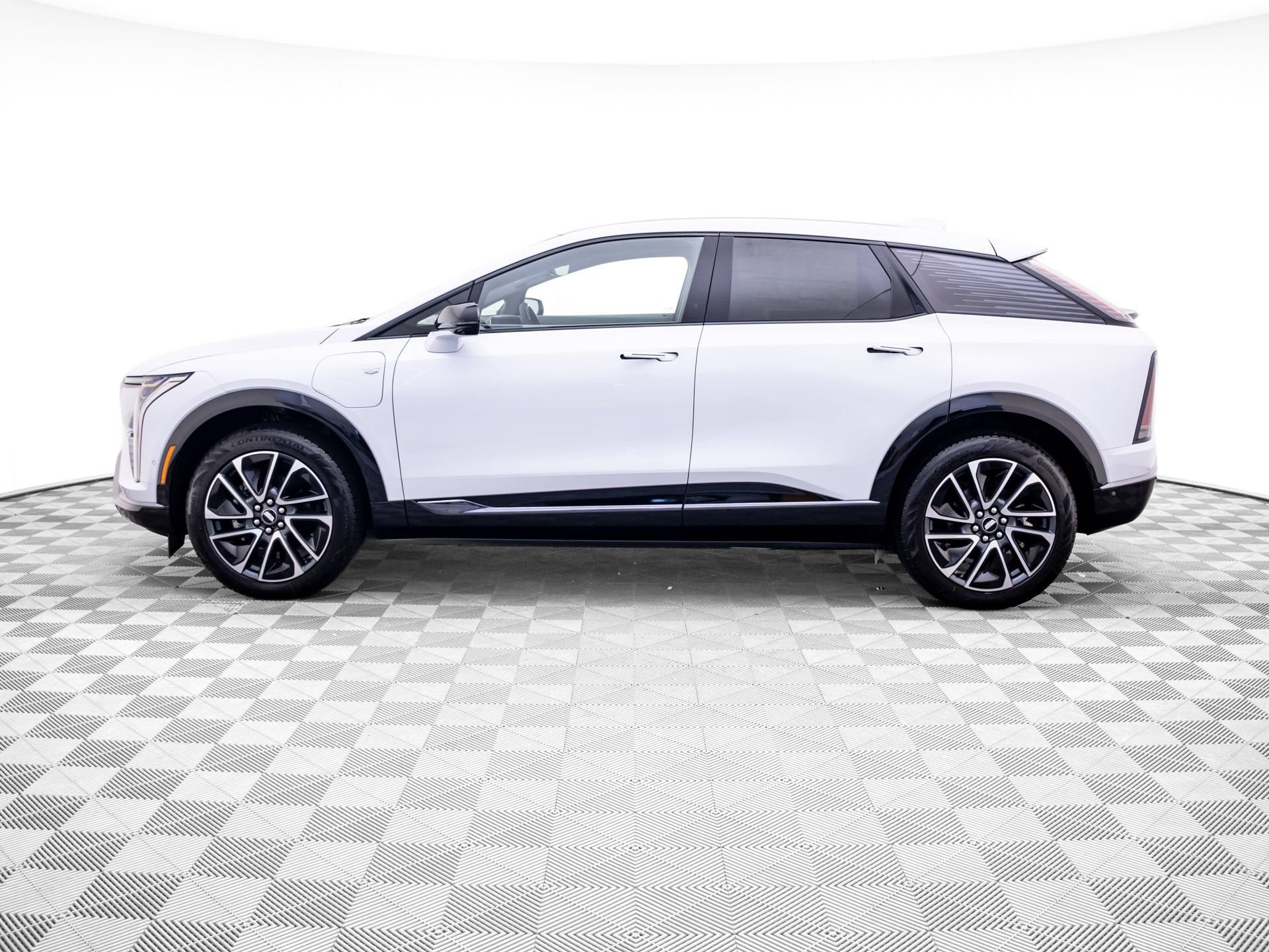 2027 Cadillac OPTIQ Sport - Photo 2