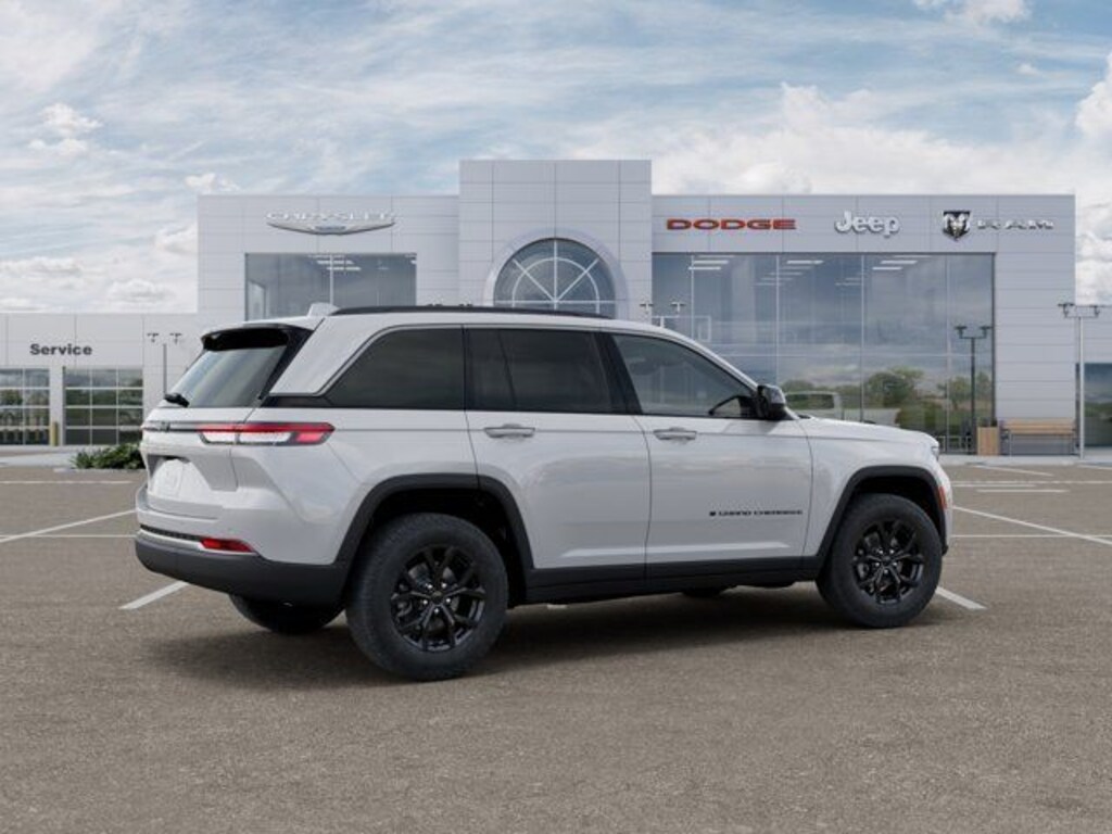 New 2026 Jeep Grand Cherokee Laredo Sport Utility