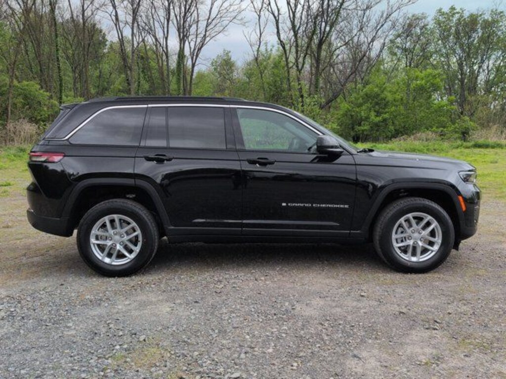 New 2026 Jeep Grand Cherokee Laredo Sport Utility
