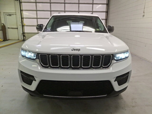 2023 Jeep Grand Cherokee Laredo photo 2