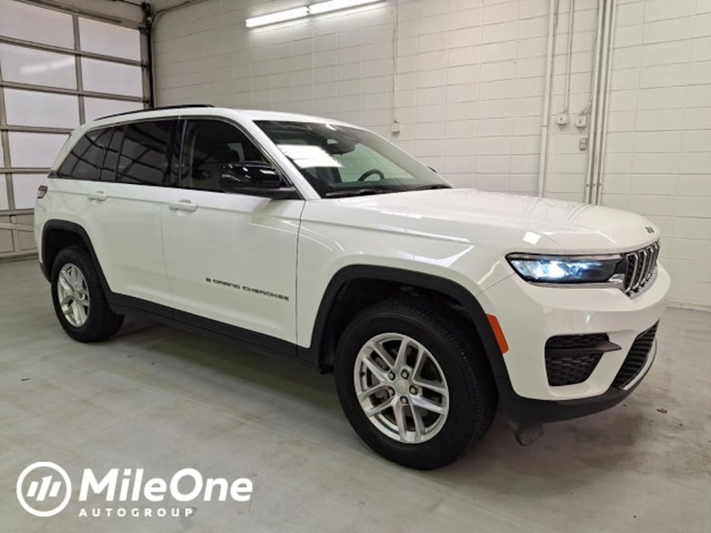 Used 2023 Jeep Grand Cherokee Laredo SUV
