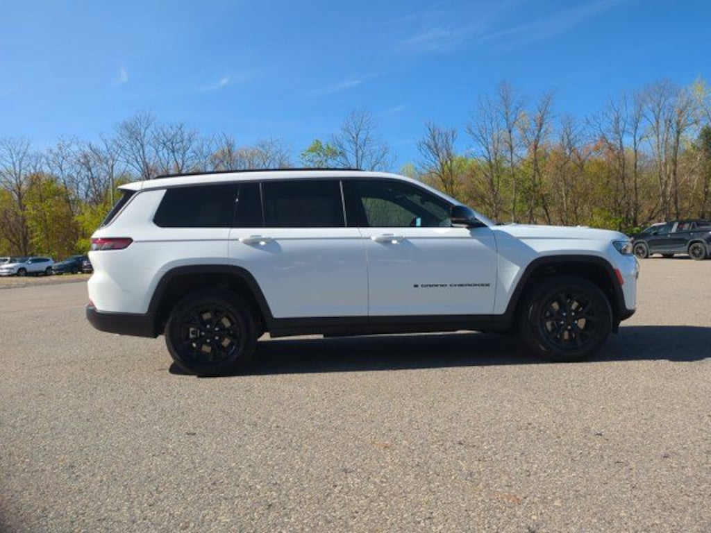 New 2026 Jeep Grand Cherokee L Laredo Sport Utility