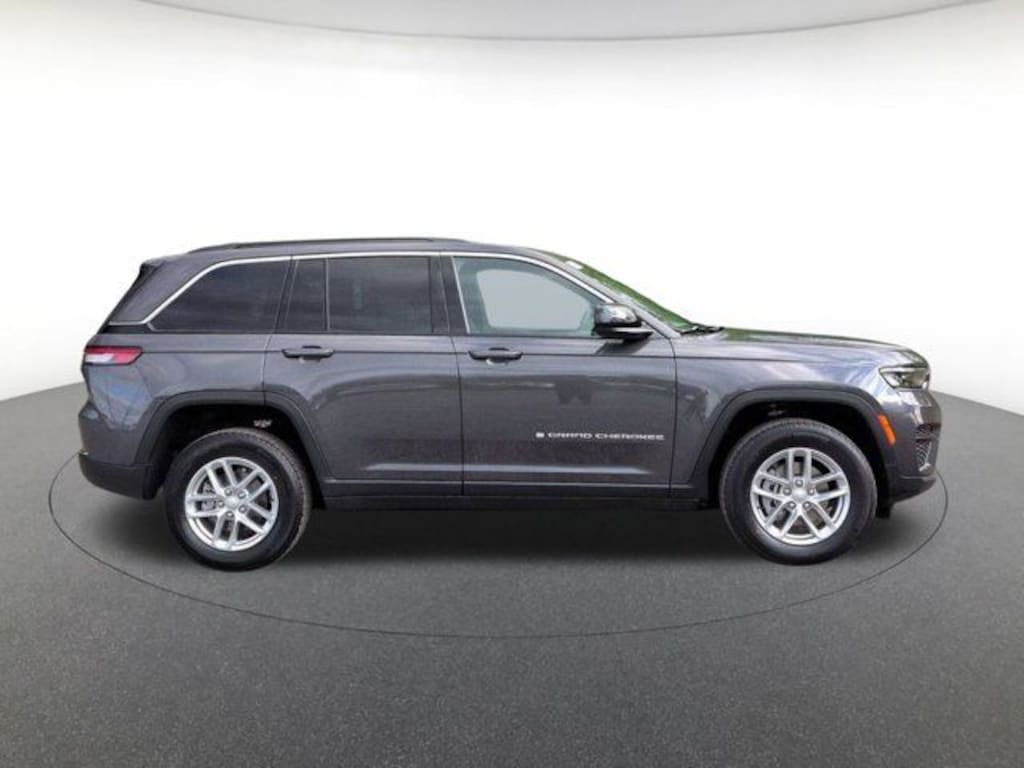 New 2026 Jeep Grand Cherokee Laredo Sport Utility