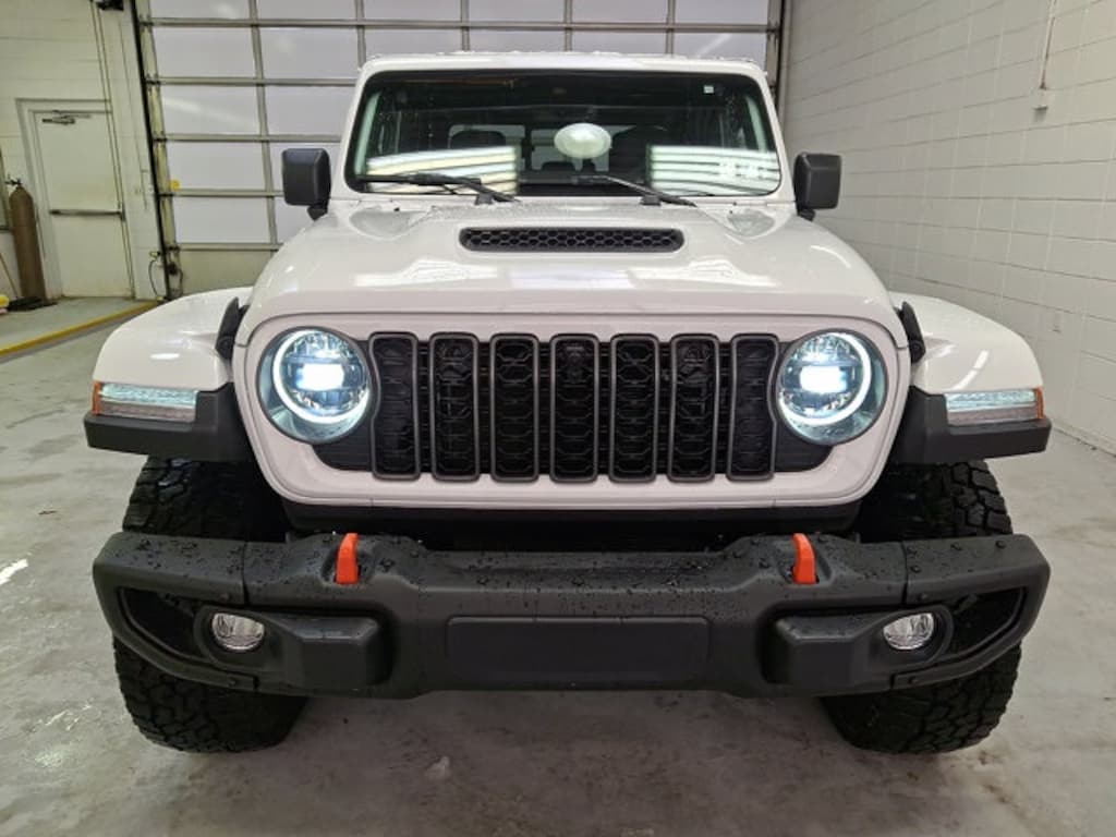 Used 2025 Jeep Gladiator Mojave Truck Crew Cab