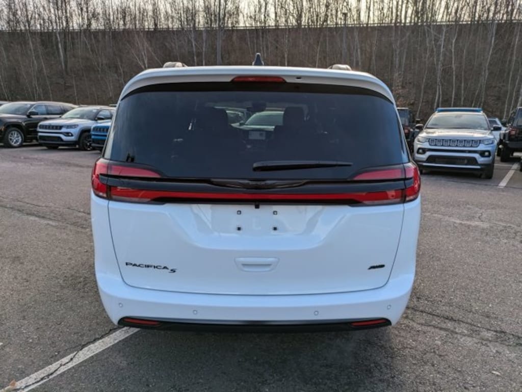 New 2026 Chrysler Pacifica Select Passenger Van