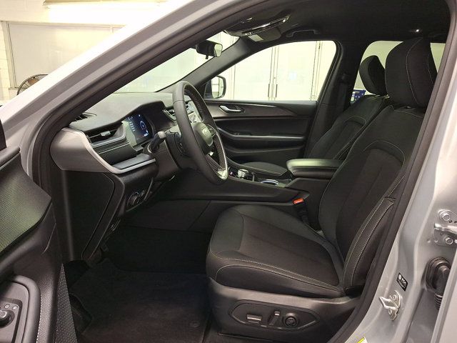 2025 Jeep Grand Cherokee Laredo - Photo 13
