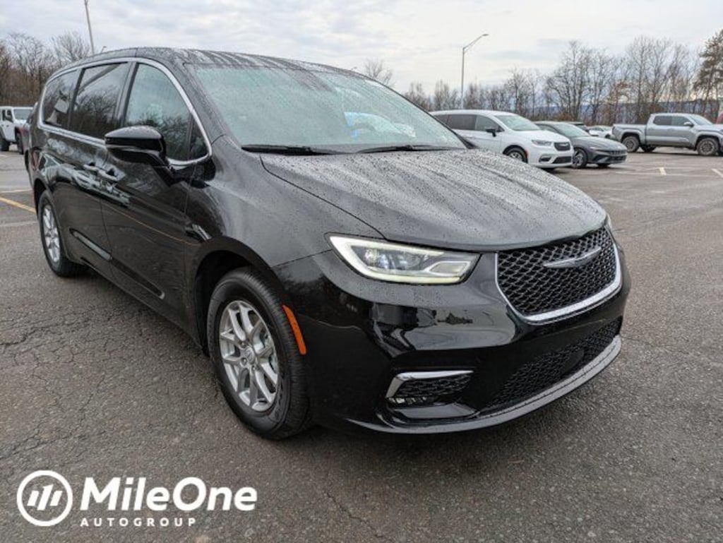 New 2026 Chrysler Pacifica Select Passenger Van