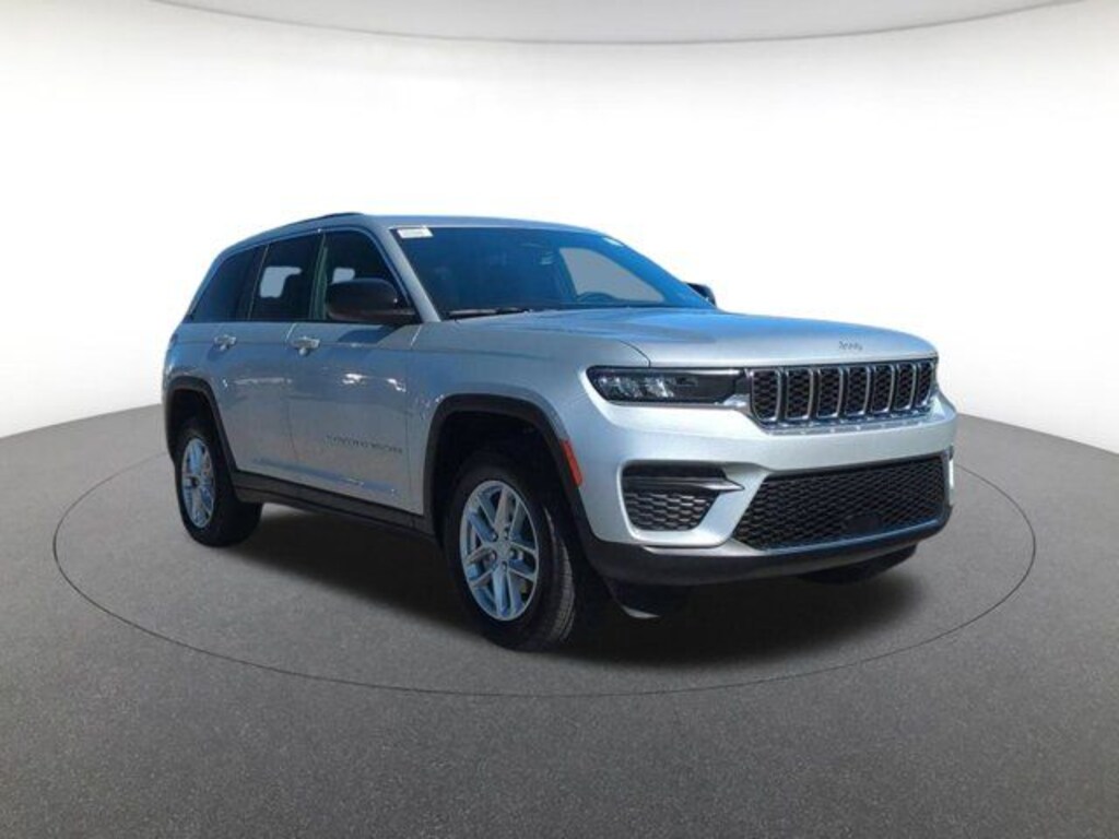 New 2026 Jeep Grand Cherokee Laredo Sport Utility