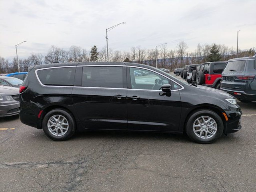 New 2026 Chrysler Pacifica Select Passenger Van