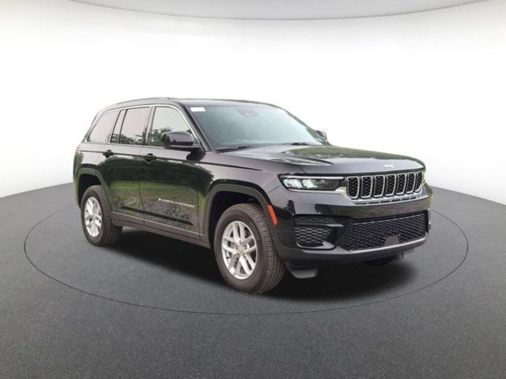 New 2026 Jeep Grand Cherokee Laredo Sport Utility