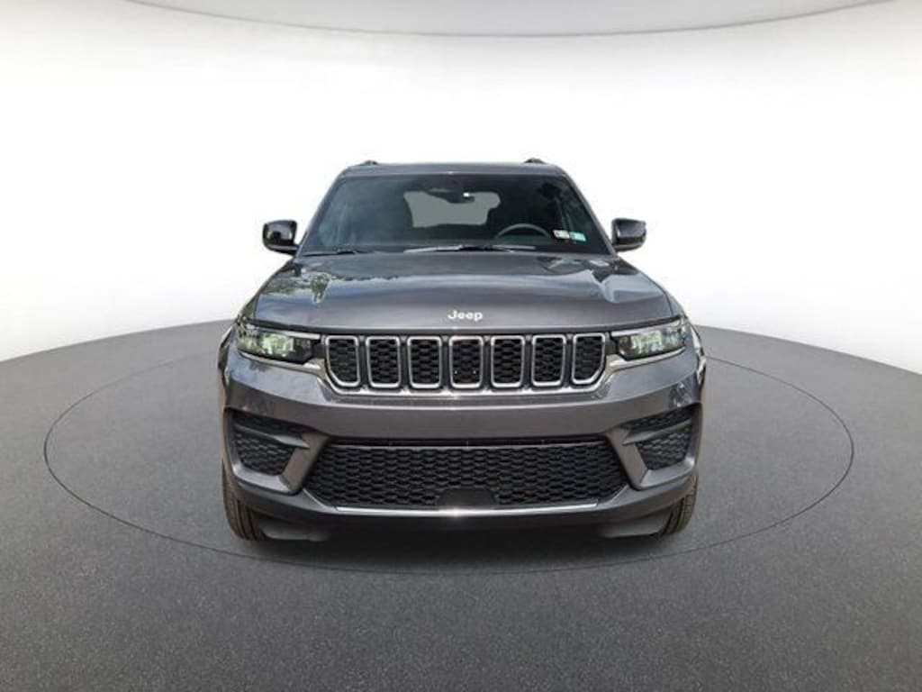 Used 2025 Jeep Grand Cherokee Laredo SUV