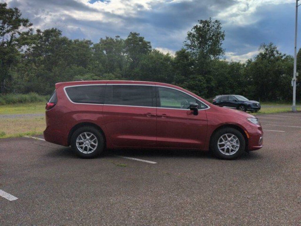 New 2026 Chrysler Pacifica Select Passenger Van