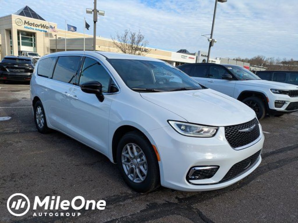 New 2026 Chrysler Pacifica Select Passenger Van