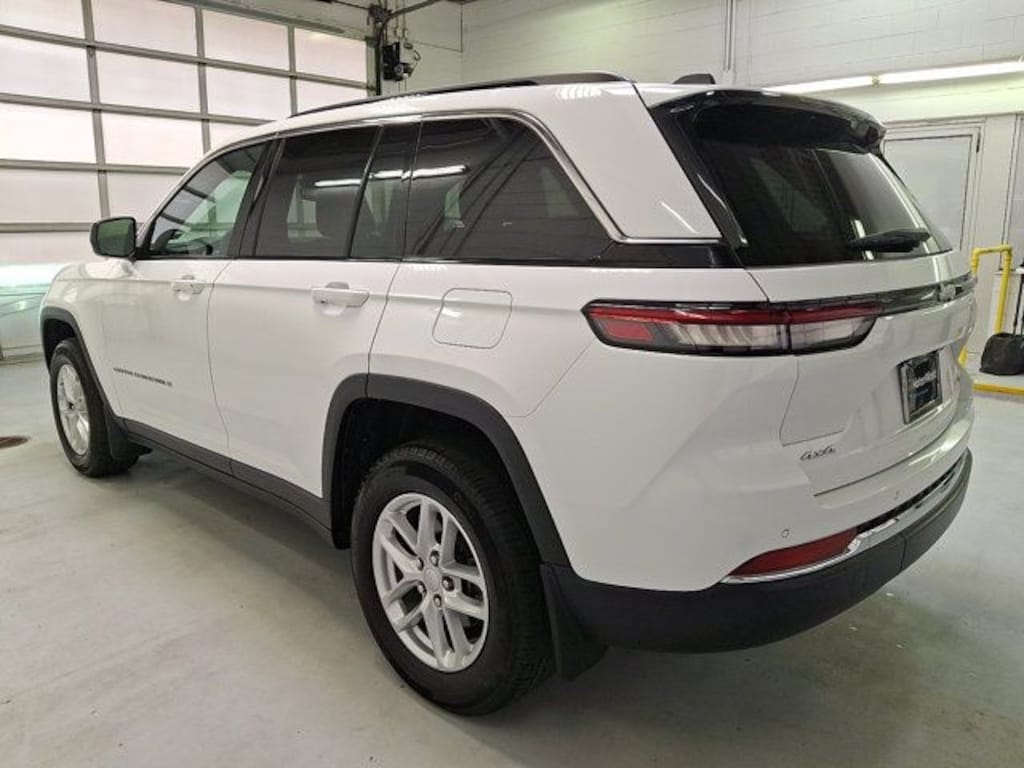 Used 2024 Jeep Grand Cherokee Laredo SUV