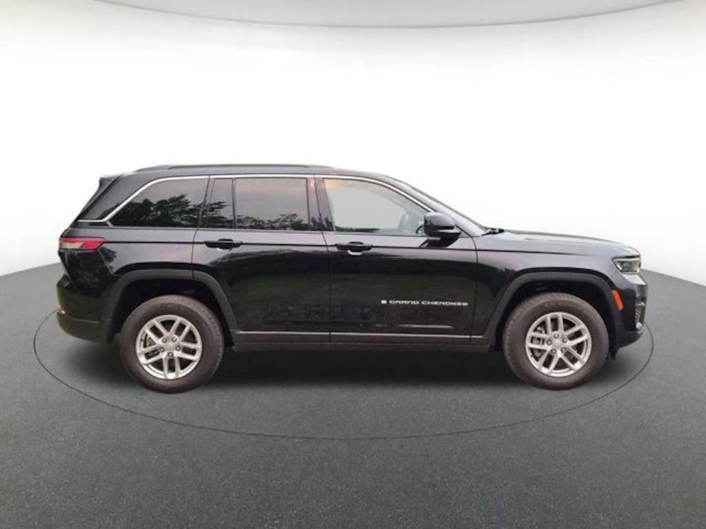 New 2026 Jeep Grand Cherokee Laredo Sport Utility
